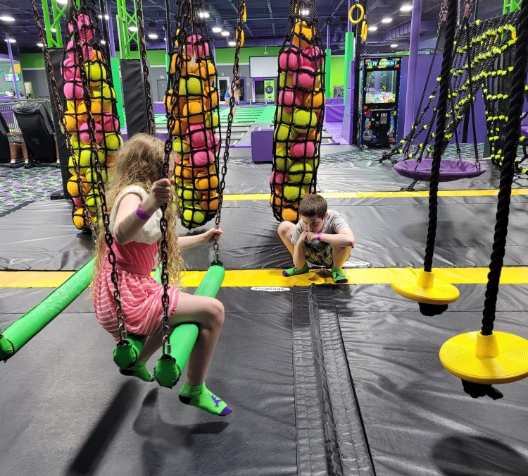 air-insanity-indoor-trampoline-park-photo